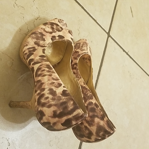 Heels - Picture 2 of 3